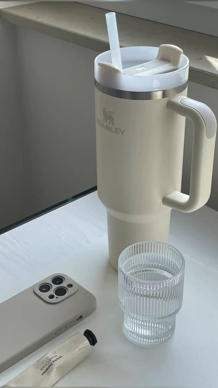 Large Insulated Tumbler with Handle & Straw – 40 oz Spill-Proof Travel Cup